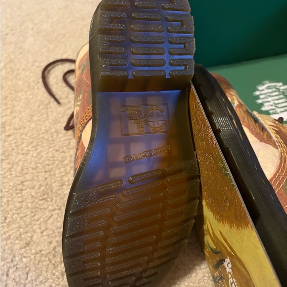 Doc MartensxNational Gallery Van Gogh Sunflower Print Boots Women’s Size 5 - Picture 11 of 12